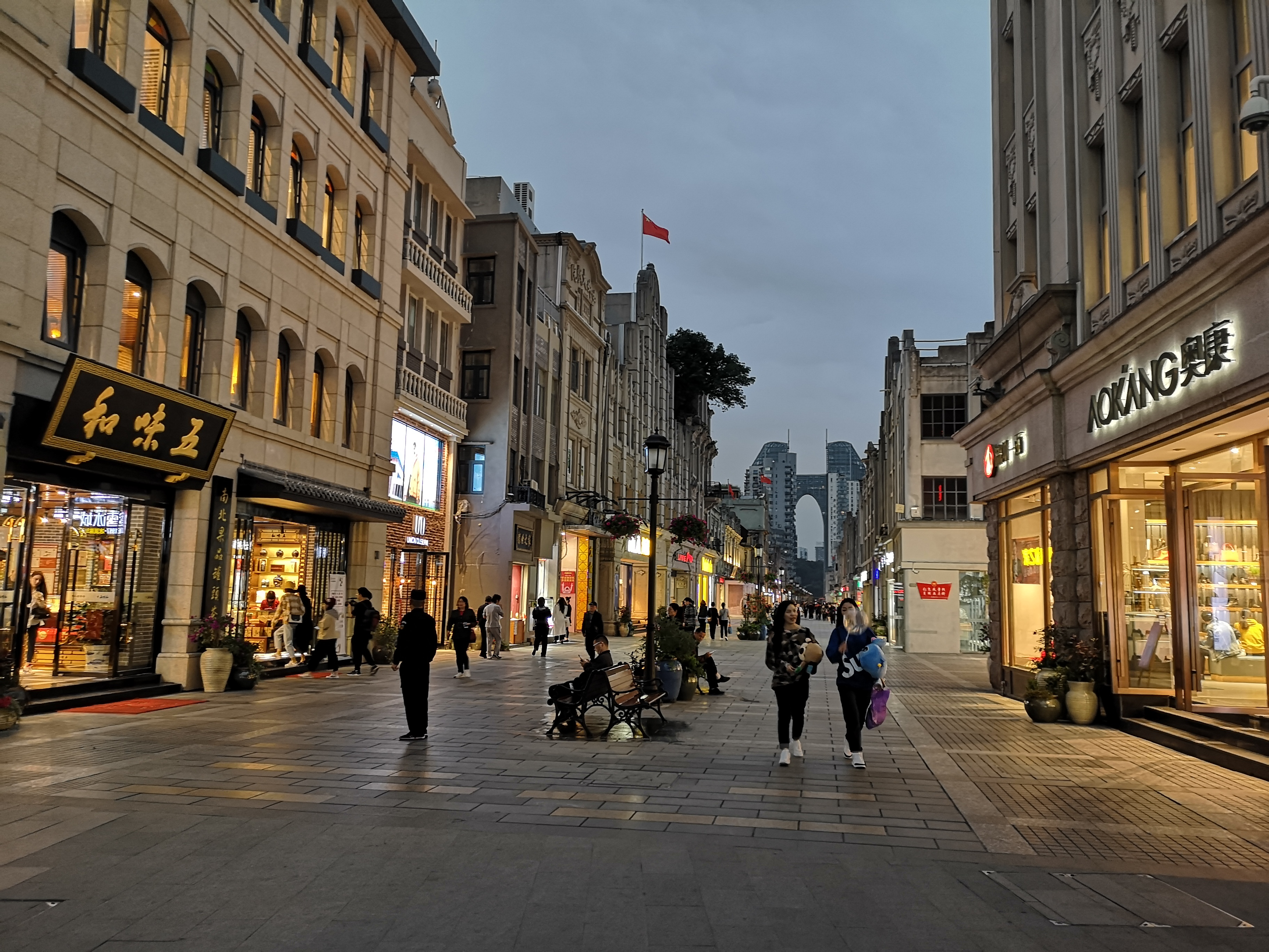 夜色中的溫州五馬街, 成了溫州人新近的網紅打卡地